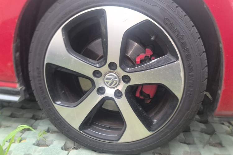 Used Volkswagen Golf GTI 2016 2.0 TSI GTI Right Front Wheel Hub