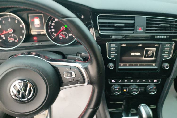 Used Volkswagen Golf GTI 2016 2.0 TSI GTI Center Console