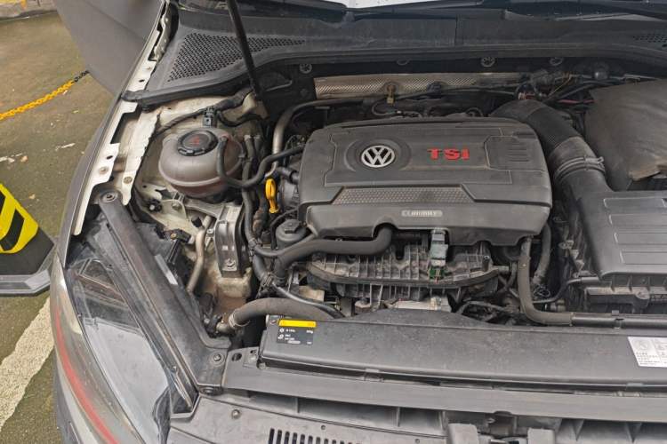 Used Volkswagen Golf GTI 2016 2.0 TSI GTI Engine Bay Right