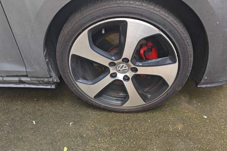 Used Volkswagen Golf GTI 2016 2.0 TSI GTI Right Front Wheel Hub