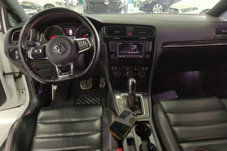 Used Volkswagen Golf GTI 2016 2.0 TSI GTI Center Console