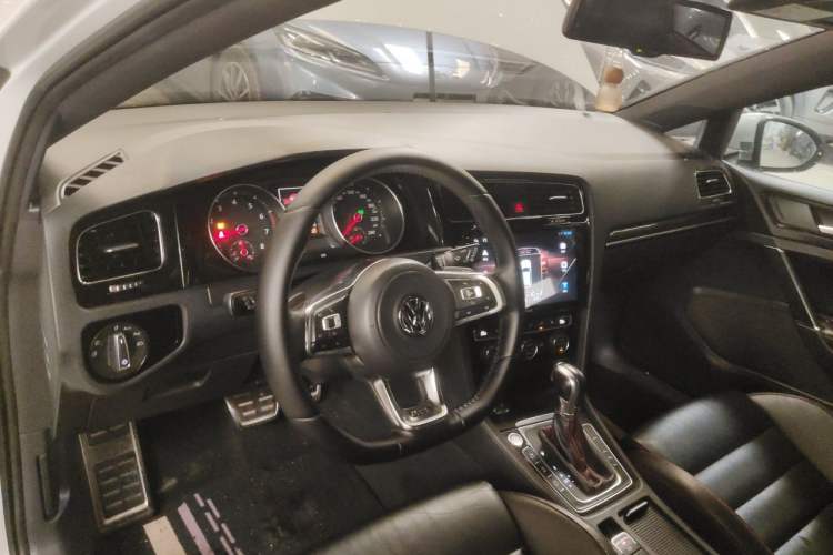 Used Volkswagen Golf GTI 2016 2.0 TSI GTI Center Console