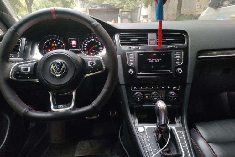 Used Volkswagen Golf GTI 2016 2.0 TSI GTI Center Console