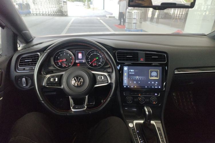 Used Volkswagen Golf GTI 2016 2.0 TSI GTI Center Console