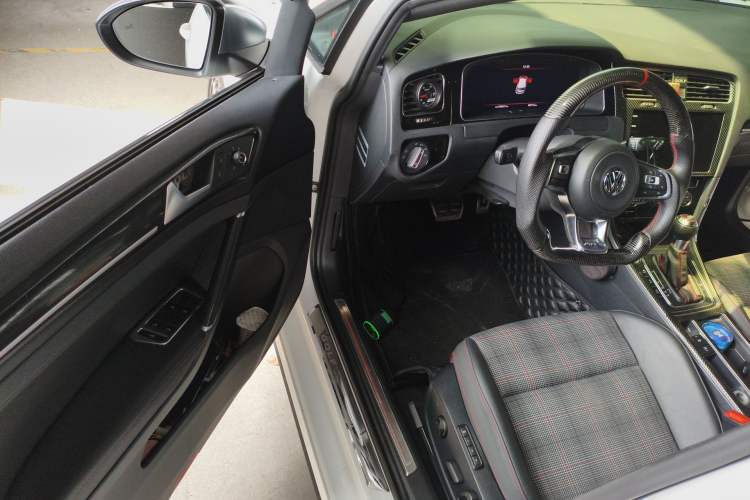 Used Volkswagen Golf GTI 2016 2.0 TSI GTI Driver Seat