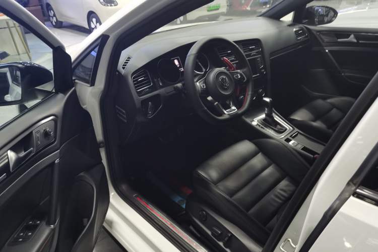 Used Volkswagen Golf GTI 2016 2.0 TSI GTI Driver Seat
