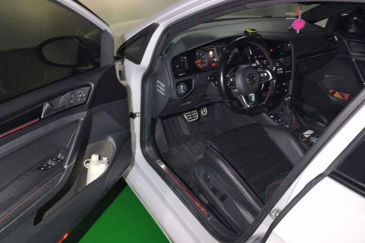 Used Volkswagen Golf GTI 2016 2.0 TSI GTI Driver Seat