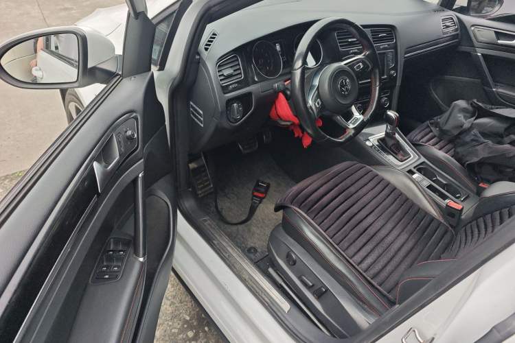 Used Volkswagen Golf GTI 2016 2.0 TSI GTI Driver Seat