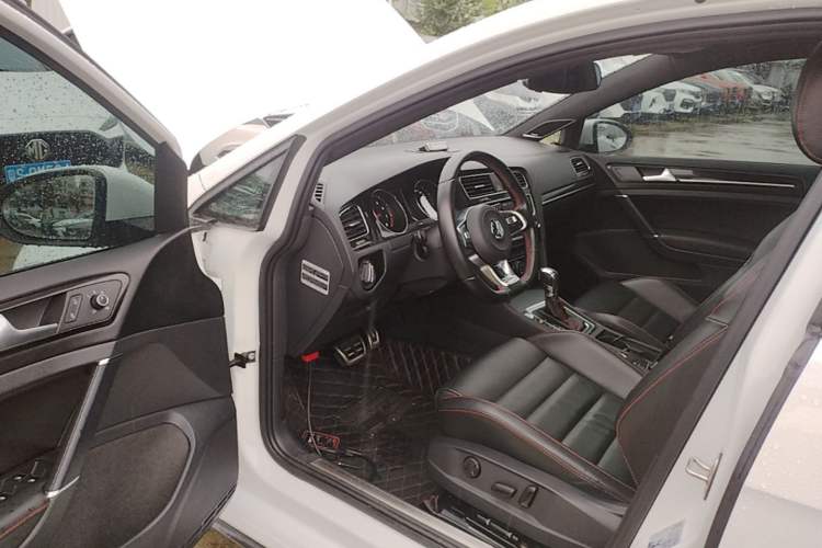 Used Volkswagen Golf GTI 2016 2.0 TSI GTI Driver Seat