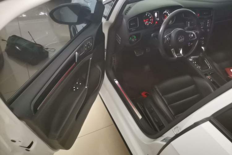 Used Volkswagen Golf GTI 2016 2.0 TSI GTI Driver Seat