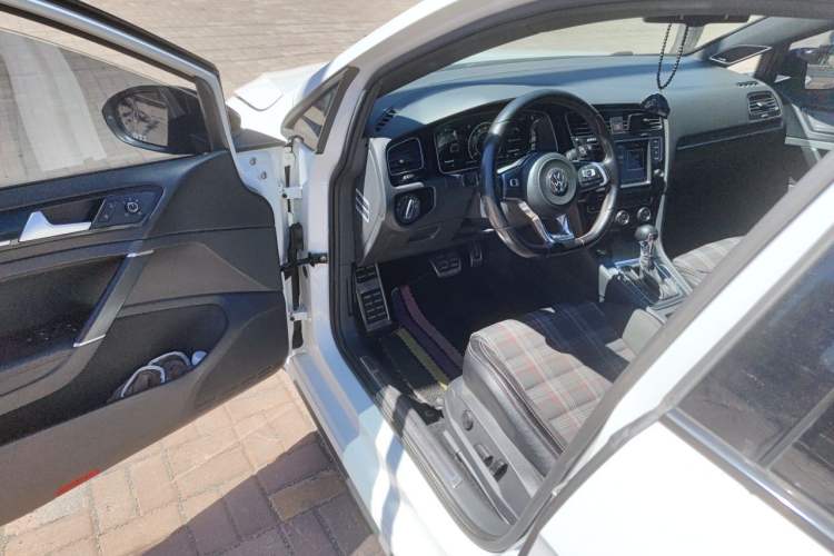 Used Volkswagen Golf GTI 2016 2.0 TSI GTI Driver Seat
