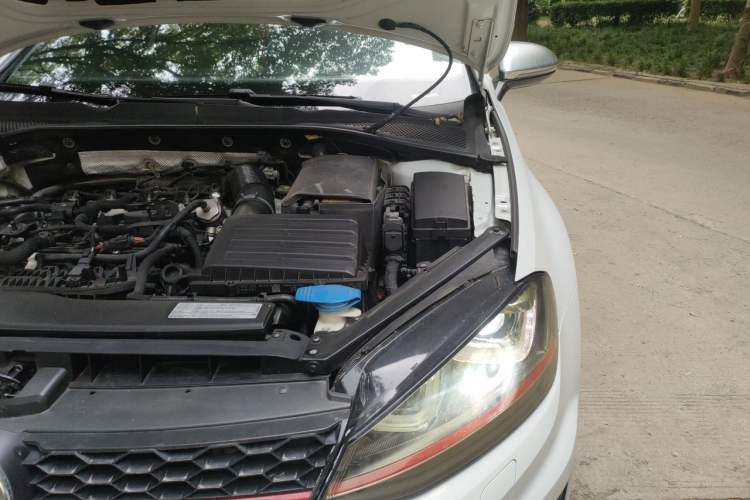 Used Volkswagen Golf GTI 2016 2.0 TSI GTI Engine Bay Left