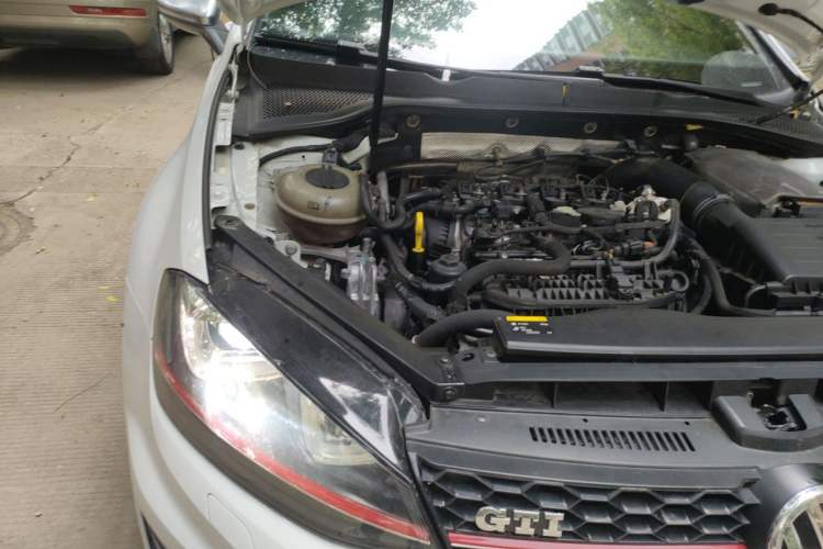 Used Volkswagen Golf GTI 2016 2.0 TSI GTI Engine Bay Right
