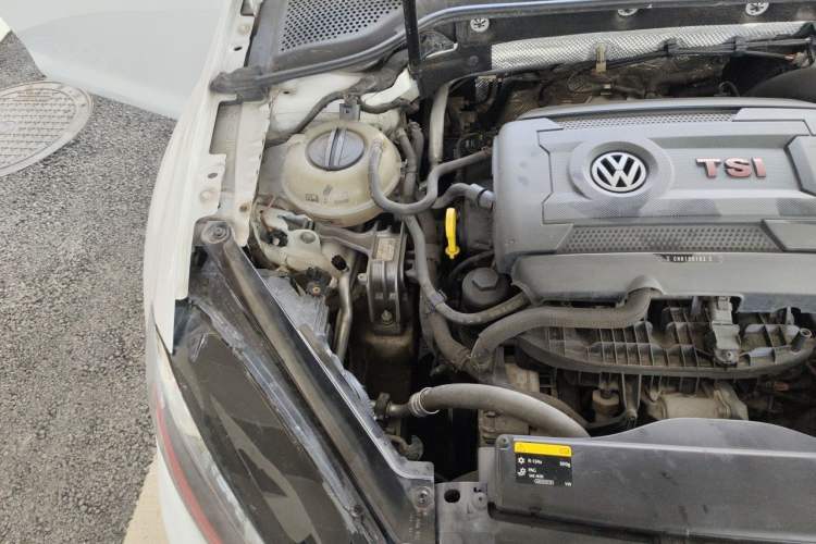 Used Volkswagen Golf GTI 2016 2.0 TSI GTI Engine Bay Right