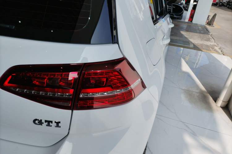 Used Volkswagen Golf GTI 2016 2.0 TSI GTI Exterior 6