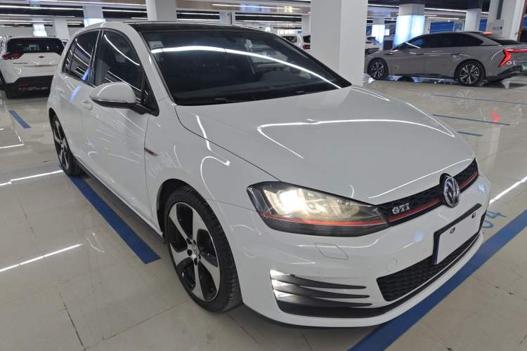Used Volkswagen Golf GTI 2016 2.0 TSI GTI Front Right 45 Deg