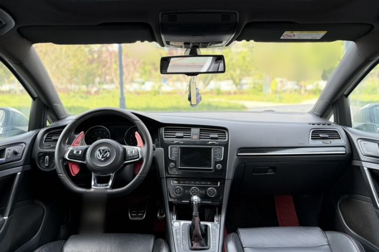 Used Volkswagen Golf GTI 2016 2.0 TSI GTI Interior 1