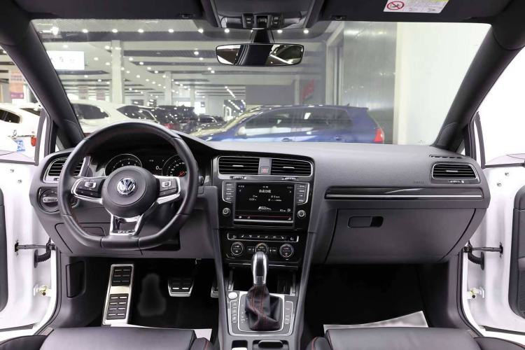 Used Volkswagen Golf GTI 2016 2.0 TSI GTI Interior 1