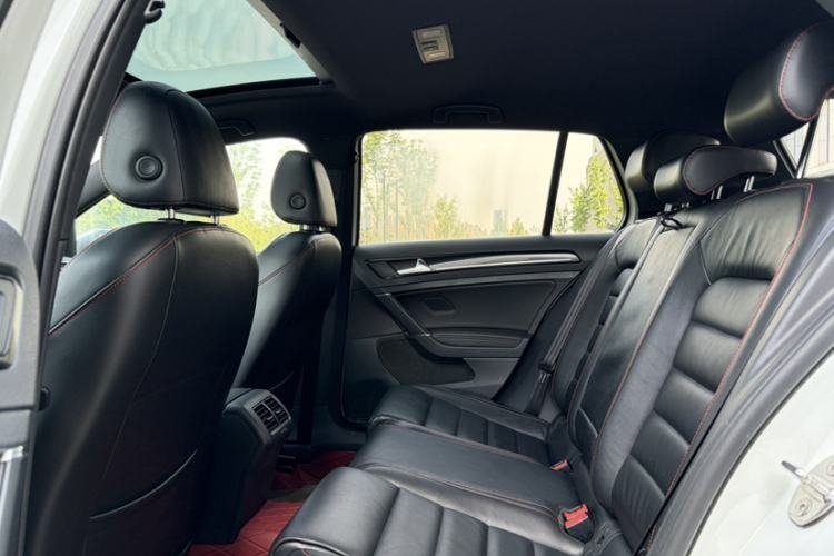Used Volkswagen Golf GTI 2016 2.0 TSI GTI Interior 10