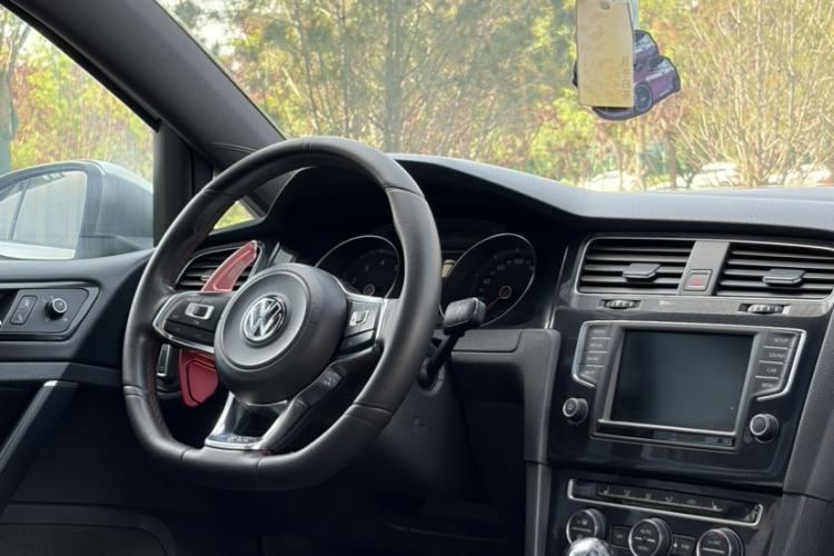 Used Volkswagen Golf GTI 2016 2.0 TSI GTI Interior 15