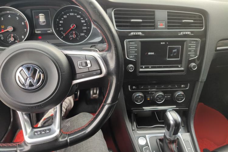 Used Volkswagen Golf GTI 2016 2.0 TSI GTI Interior 2