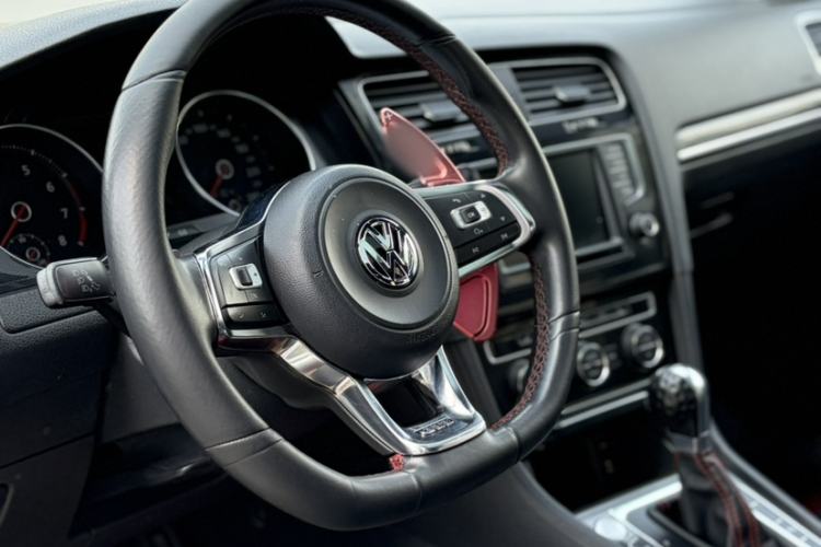 Used Volkswagen Golf GTI 2016 2.0 TSI GTI Interior 2