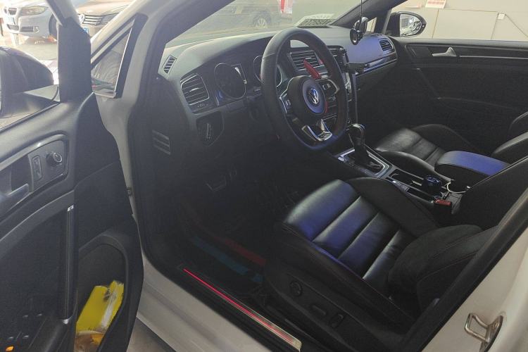 Used Volkswagen Golf GTI 2016 2.0 TSI GTI Interior 2