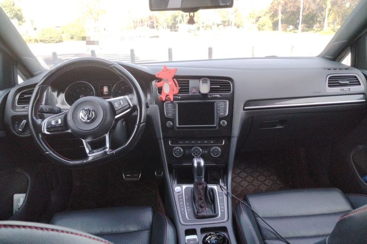 Used Volkswagen Golf GTI 2016 2.0 TSI GTI Interior 2