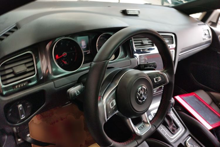 Used Volkswagen Golf GTI 2016 2.0 TSI GTI Interior 2