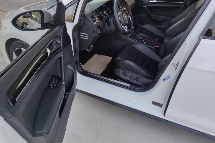 Used Volkswagen Golf GTI 2016 2.0 TSI GTI Interior 2