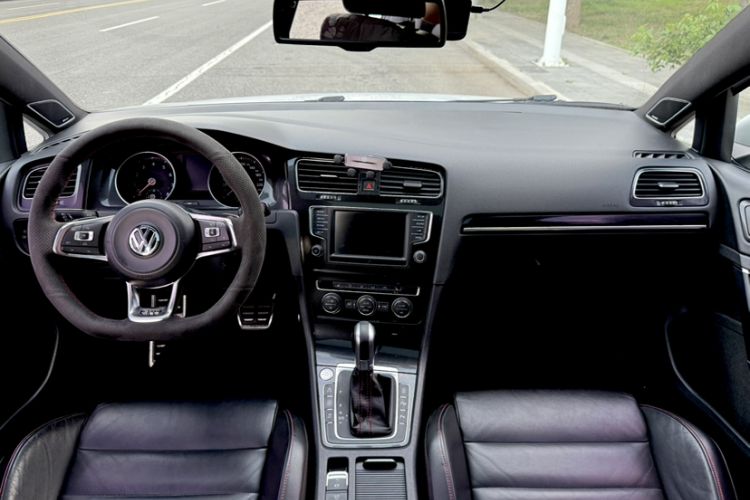 Used Volkswagen Golf GTI 2016 2.0 TSI GTI Interior 2