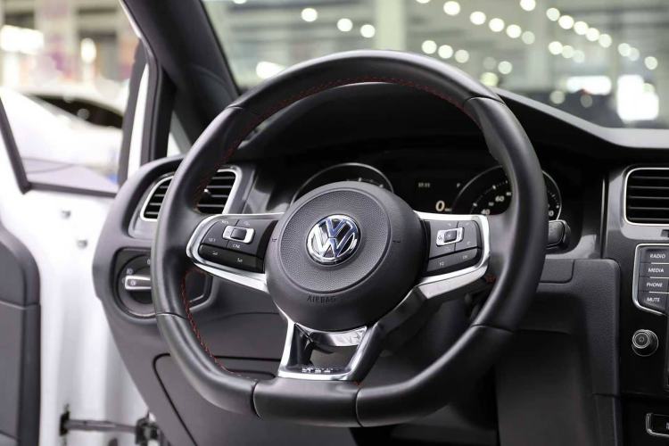 Used Volkswagen Golf GTI 2016 2.0 TSI GTI Interior 2
