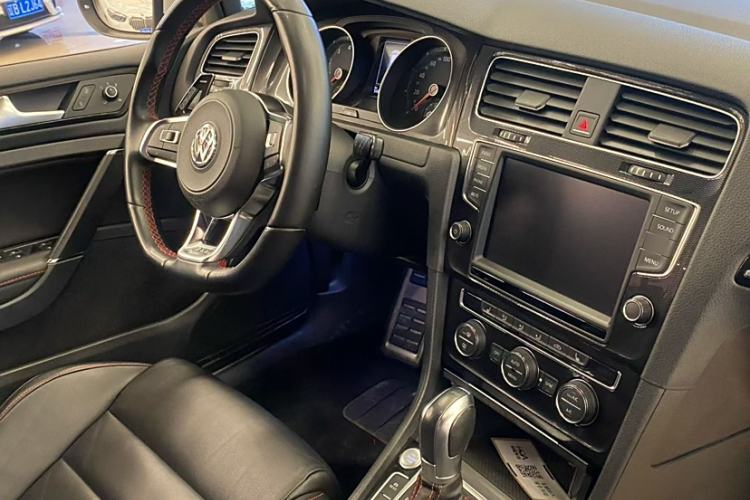 Used Volkswagen Golf GTI 2016 2.0 TSI GTI Interior 2