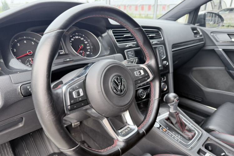 Used Volkswagen Golf GTI 2016 2.0 TSI GTI Interior 2