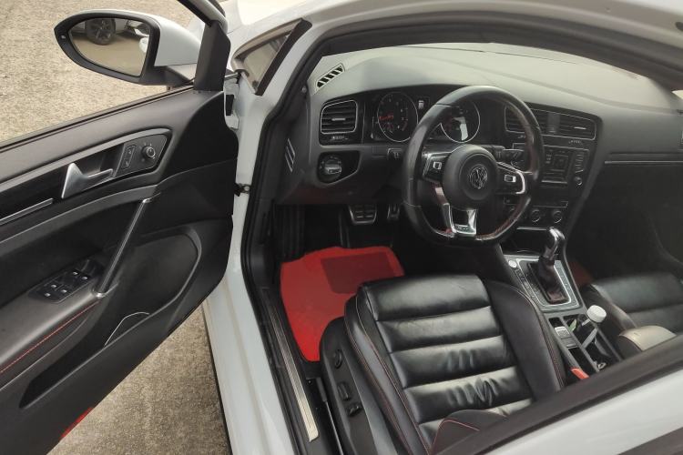 Used Volkswagen Golf GTI 2016 2.0 TSI GTI Interior 3
