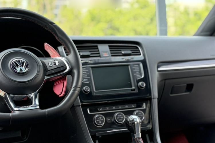 Used Volkswagen Golf GTI 2016 2.0 TSI GTI Interior 3