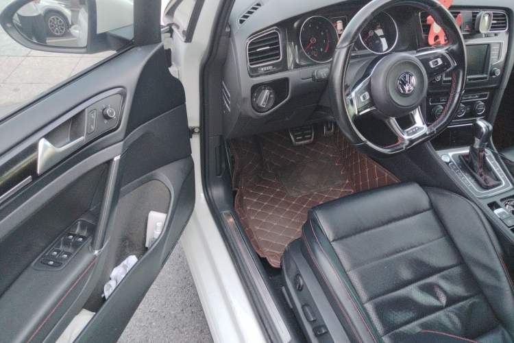 Used Volkswagen Golf GTI 2016 2.0 TSI GTI Interior 3