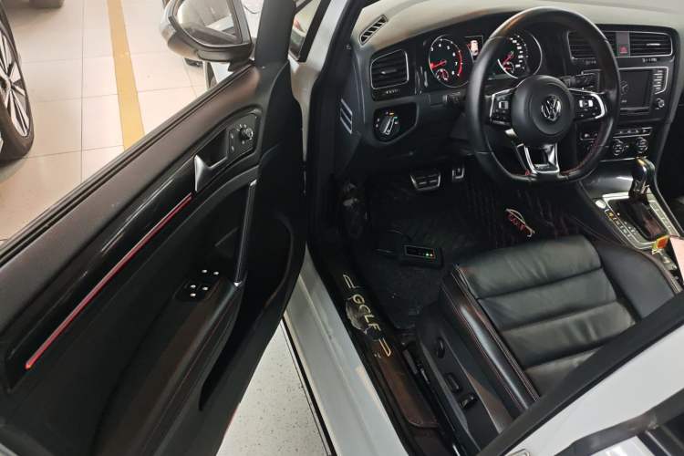 Used Volkswagen Golf GTI 2016 2.0 TSI GTI Interior 3