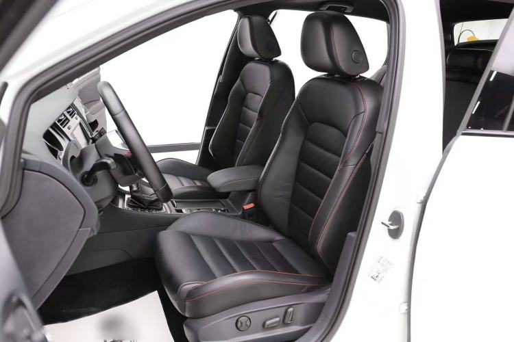 Used Volkswagen Golf GTI 2016 2.0 TSI GTI Interior 3