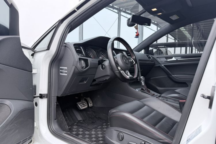 Used Volkswagen Golf GTI 2016 2.0 TSI GTI Interior 3