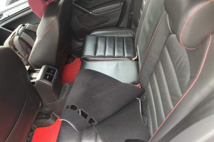 Used Volkswagen Golf GTI 2016 2.0 TSI GTI Interior 4