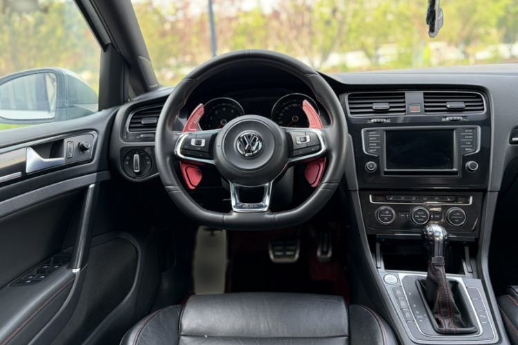 Used Volkswagen Golf GTI 2016 2.0 TSI GTI Interior 4