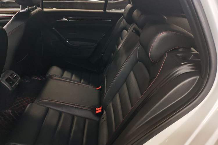 Used Volkswagen Golf GTI 2016 2.0 TSI GTI Interior 4