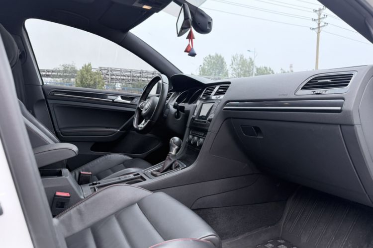 Used Volkswagen Golf GTI 2016 2.0 TSI GTI Interior 5