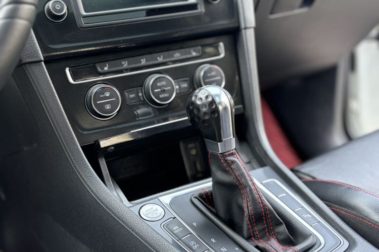 Used Volkswagen Golf GTI 2016 2.0 TSI GTI Interior 6