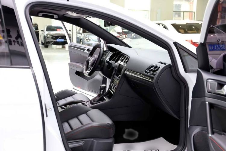 Used Volkswagen Golf GTI 2016 2.0 TSI GTI Interior 6