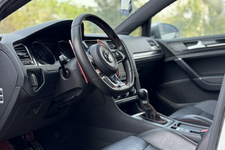 Used Volkswagen Golf GTI 2016 2.0 TSI GTI Interior 7