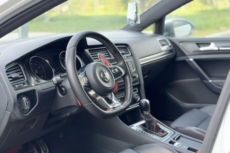 Used Volkswagen Golf GTI 2016 2.0 TSI GTI Interior 8