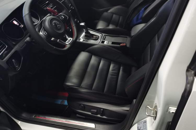 Used Volkswagen Golf GTI 2016 2.0 TSI GTI Left Front Seat