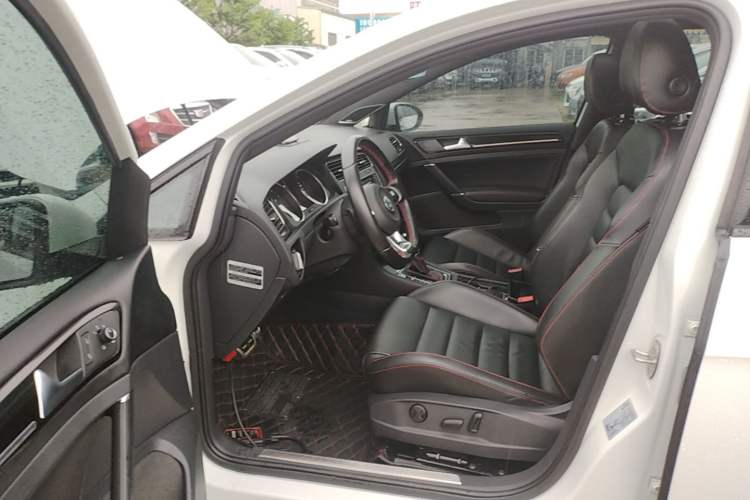 Used Volkswagen Golf GTI 2016 2.0 TSI GTI Left Front Seat